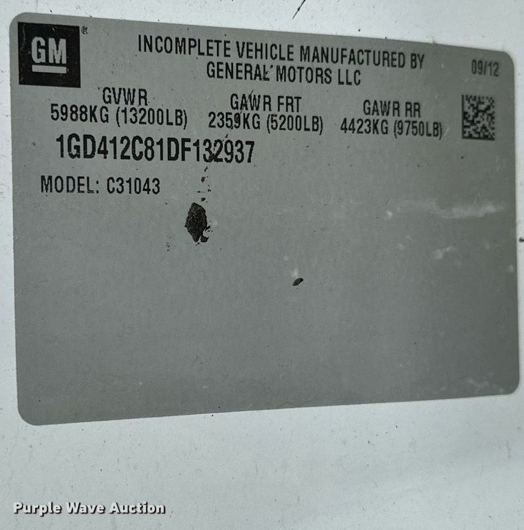 image for item DP3153 2013 GMC Sierra 3500HD  Crew Cab flatbed pickup truck