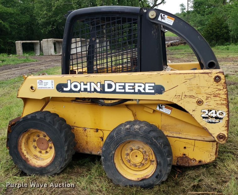 image for item DP7904 2004 John Deere 240 Series II  skid steer loader