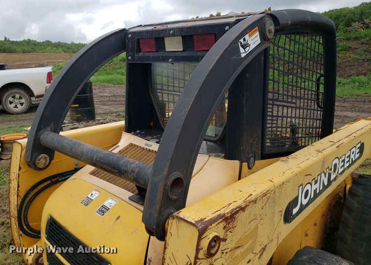 image for item DP7904 2004 John Deere 240 Series II  skid steer loader