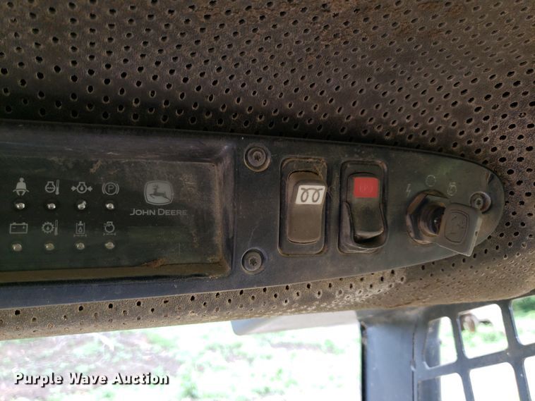 image for item DP7904 2004 John Deere 240 Series II  skid steer loader