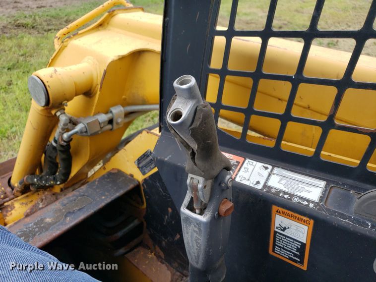 image for item DP7904 2004 John Deere 240 Series II  skid steer loader