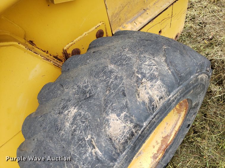 image for item DP7904 2004 John Deere 240 Series II  skid steer loader