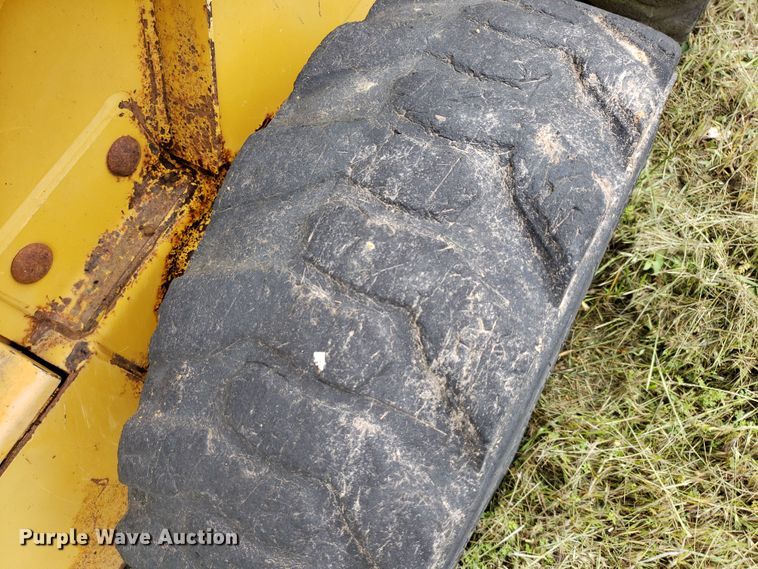 image for item DP7904 2004 John Deere 240 Series II  skid steer loader