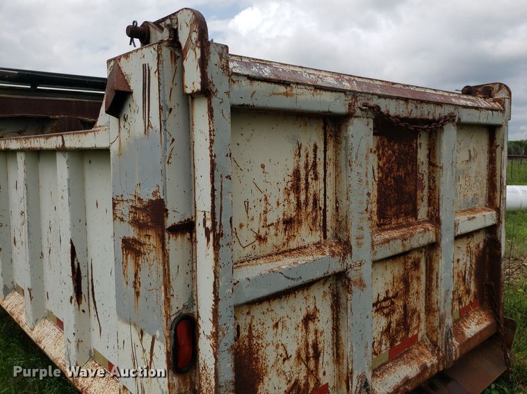 image for item DP7906 1999 BMT-400  dump bed