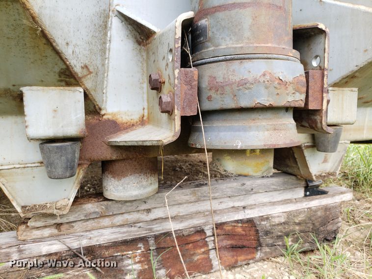 image for item DP7906 1999 BMT-400  dump bed