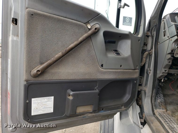 image for item DP7951 2000 Sterling L/LT9500  dump truck