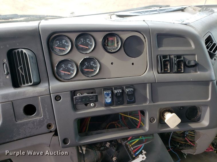 image for item DP7951 2000 Sterling L/LT9500  dump truck