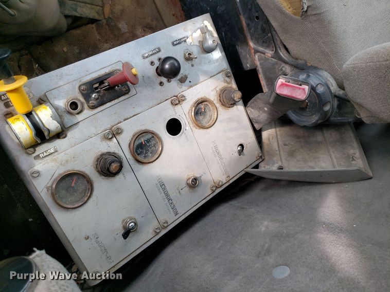 image for item DP7951 2000 Sterling L/LT9500  dump truck