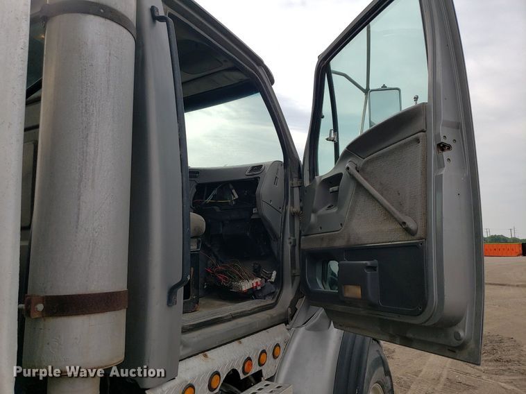 image for item DP7951 2000 Sterling L/LT9500  dump truck