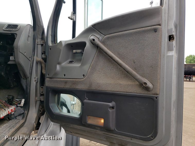 image for item DP7951 2000 Sterling L/LT9500  dump truck