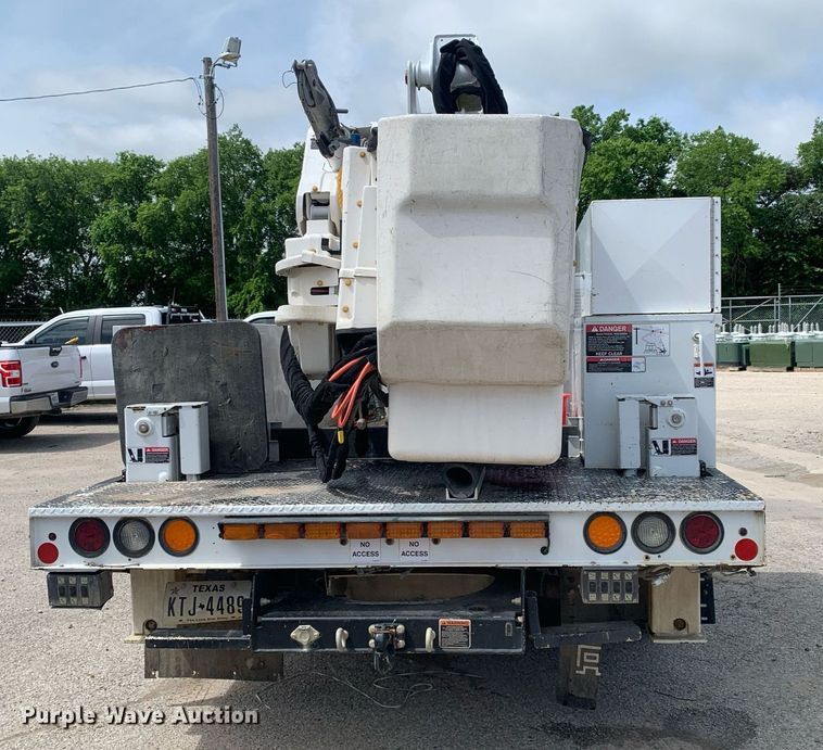image for item DP8648 2017 Dodge Ram 5500HD  bucket truck