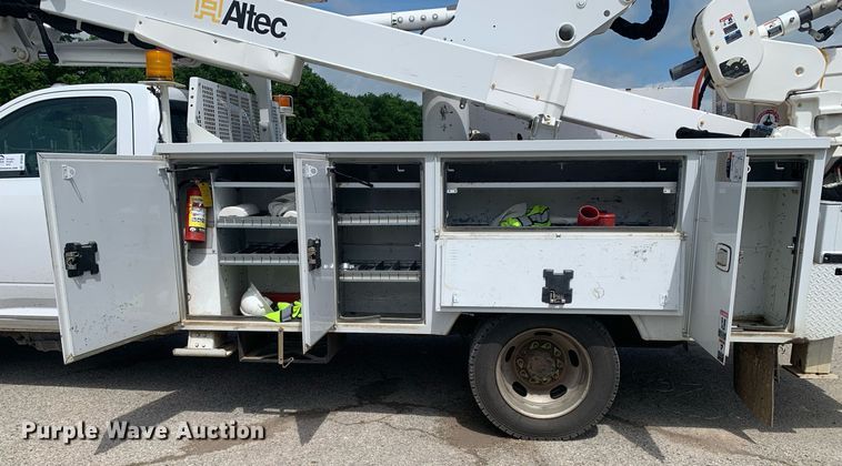 image for item DP8648 2017 Dodge Ram 5500HD  bucket truck