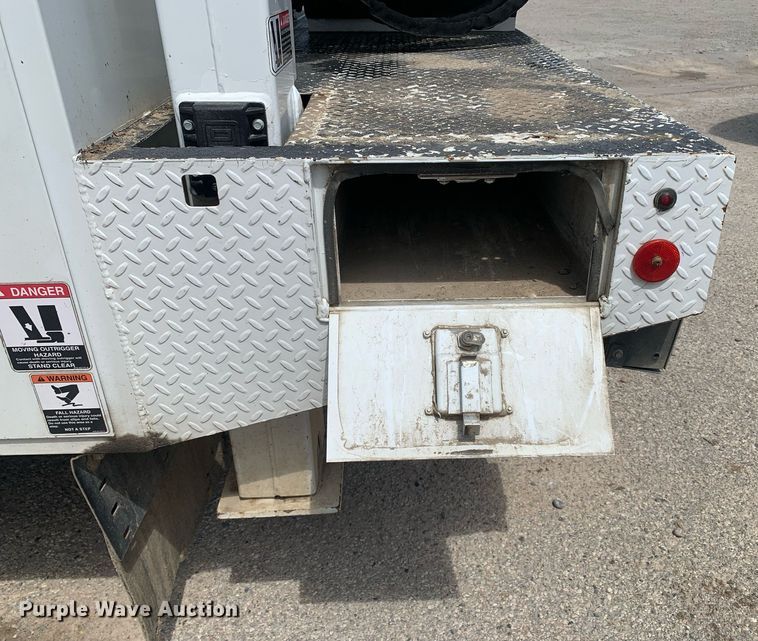 image for item DP8648 2017 Dodge Ram 5500HD  bucket truck