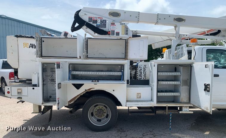 image for item DP8648 2017 Dodge Ram 5500HD  bucket truck