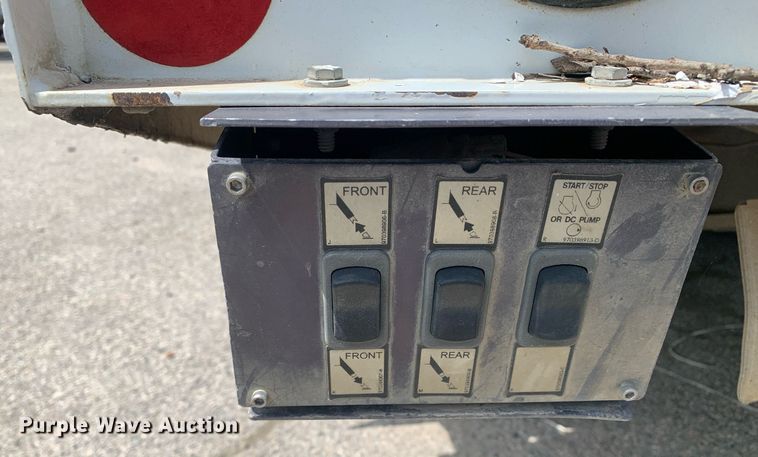 image for item DP8648 2017 Dodge Ram 5500HD  bucket truck