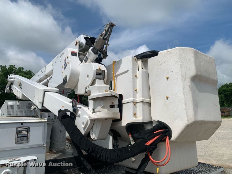 image for item DP8648 2017 Dodge Ram 5500HD  bucket truck