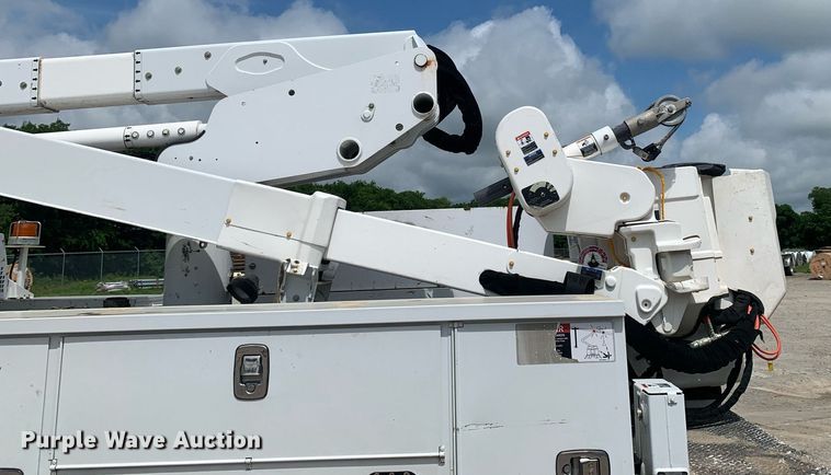 image for item DP8648 2017 Dodge Ram 5500HD  bucket truck