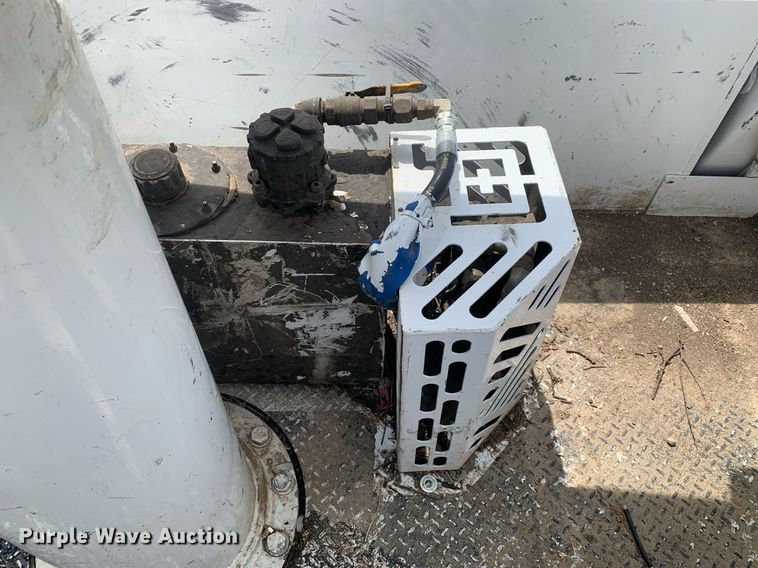 image for item DP8648 2017 Dodge Ram 5500HD  bucket truck