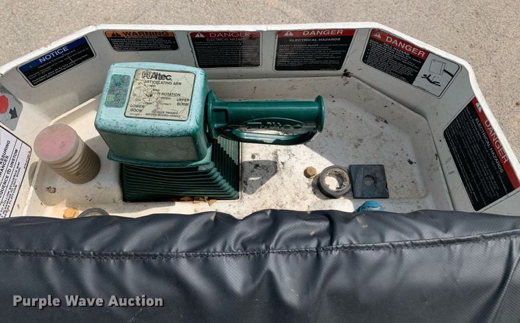 image for item DP8648 2017 Dodge Ram 5500HD  bucket truck