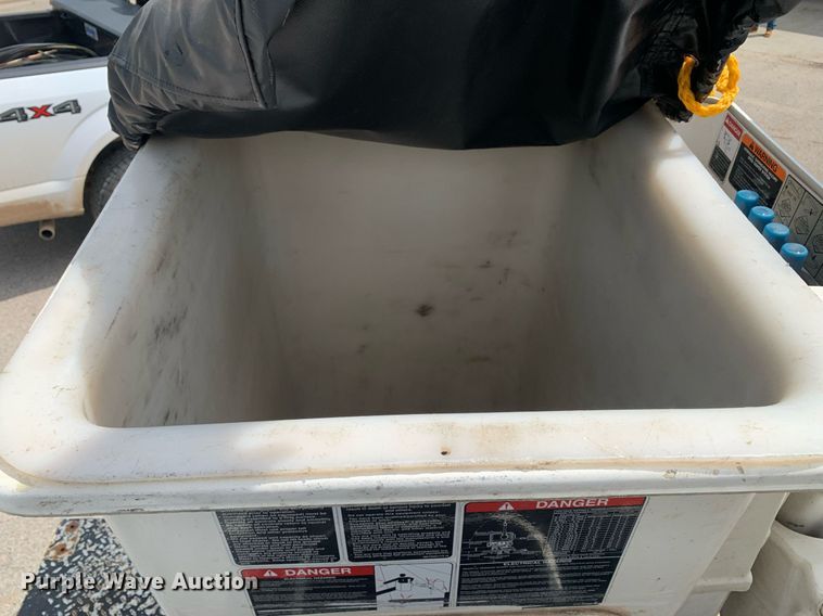 image for item DP8648 2017 Dodge Ram 5500HD  bucket truck