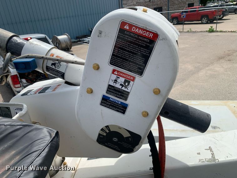 image for item DP8648 2017 Dodge Ram 5500HD  bucket truck