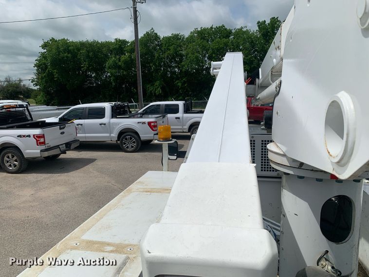 image for item DP8648 2017 Dodge Ram 5500HD  bucket truck