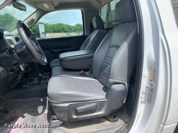 image for item DP8648 2017 Dodge Ram 5500HD  bucket truck