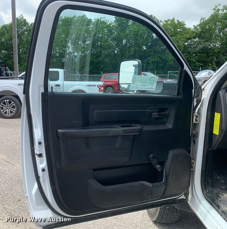 image for item DP8648 2017 Dodge Ram 5500HD  bucket truck