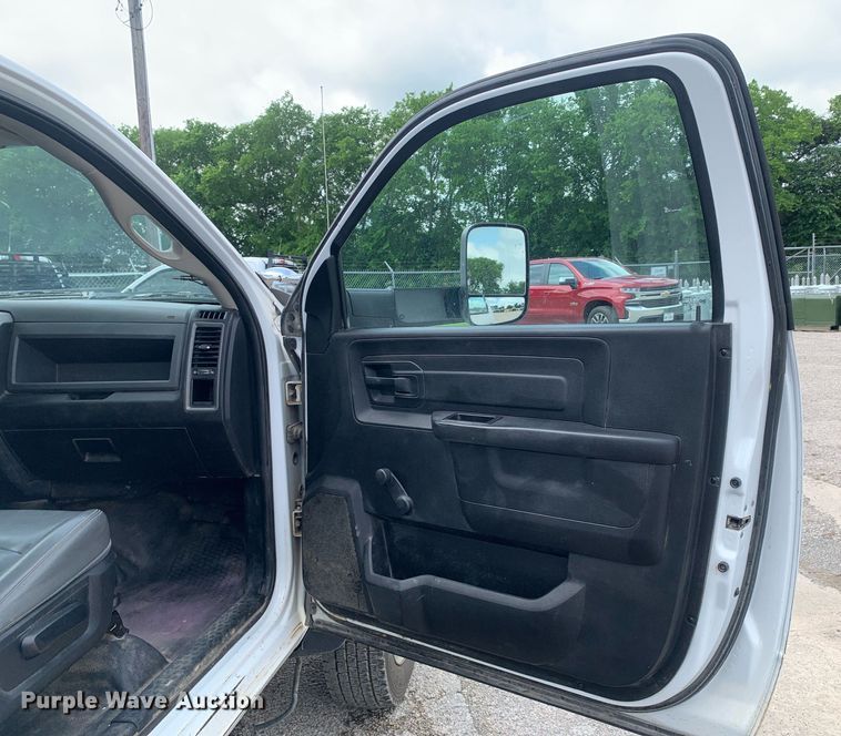 image for item DP8648 2017 Dodge Ram 5500HD  bucket truck