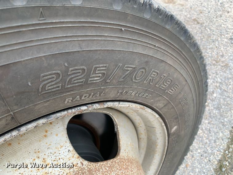 image for item DP8648 2017 Dodge Ram 5500HD  bucket truck