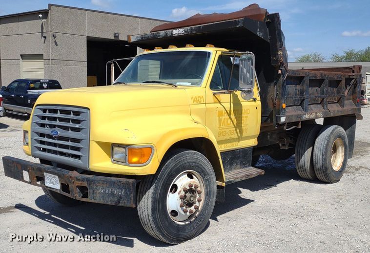 image for item DQ1699 1995 Ford F800  dump truck