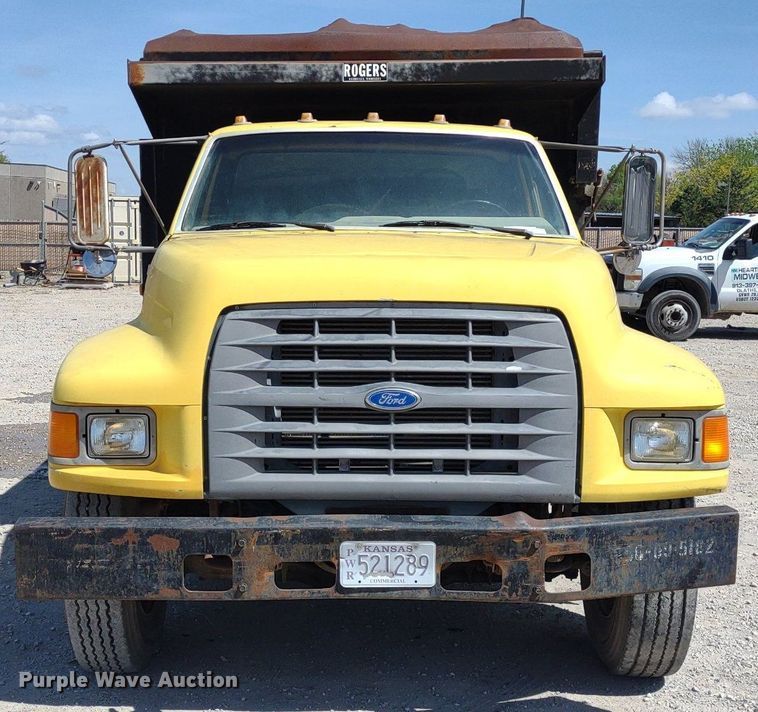 image for item DQ1699 1995 Ford F800  dump truck
