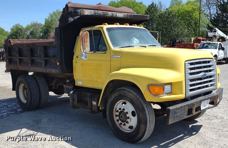 image for item DQ1699 1995 Ford F800  dump truck
