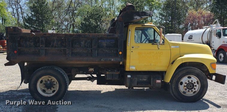 image for item DQ1699 1995 Ford F800  dump truck