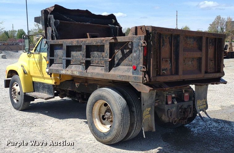 image for item DQ1699 1995 Ford F800  dump truck