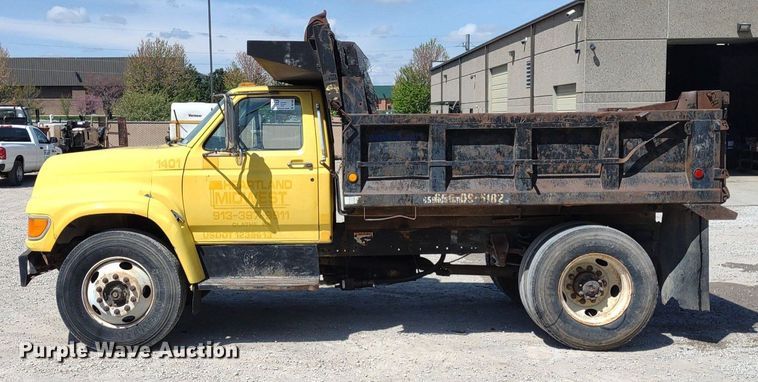 image for item DQ1699 1995 Ford F800  dump truck