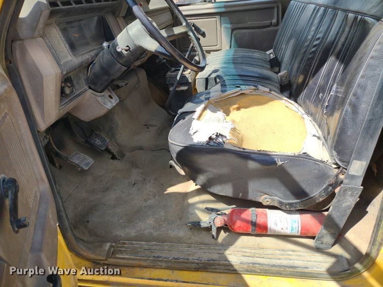 image for item DQ1699 1995 Ford F800  dump truck