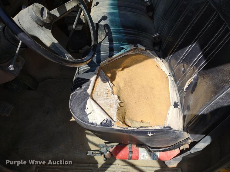 image for item DQ1699 1995 Ford F800  dump truck