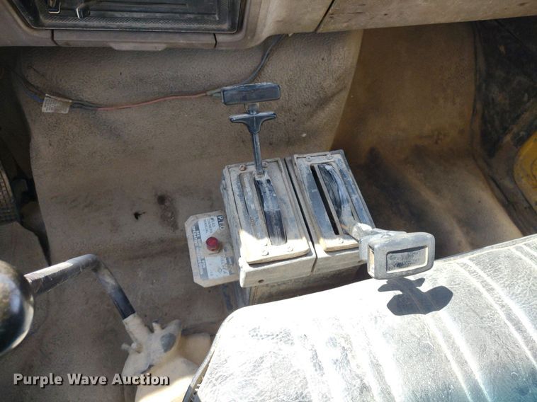 image for item DQ1699 1995 Ford F800  dump truck