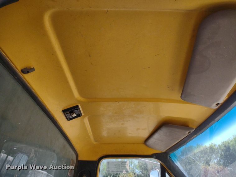 image for item DQ1699 1995 Ford F800  dump truck