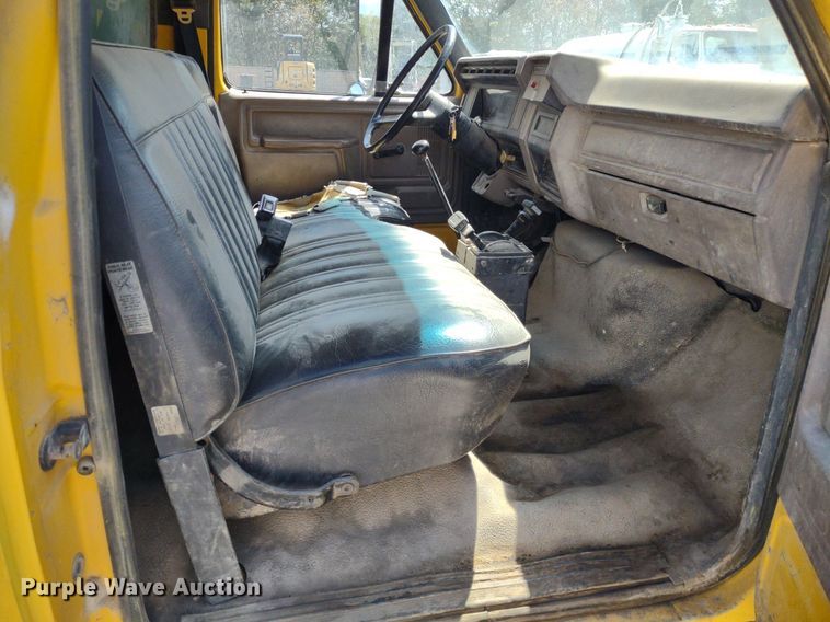 image for item DQ1699 1995 Ford F800  dump truck