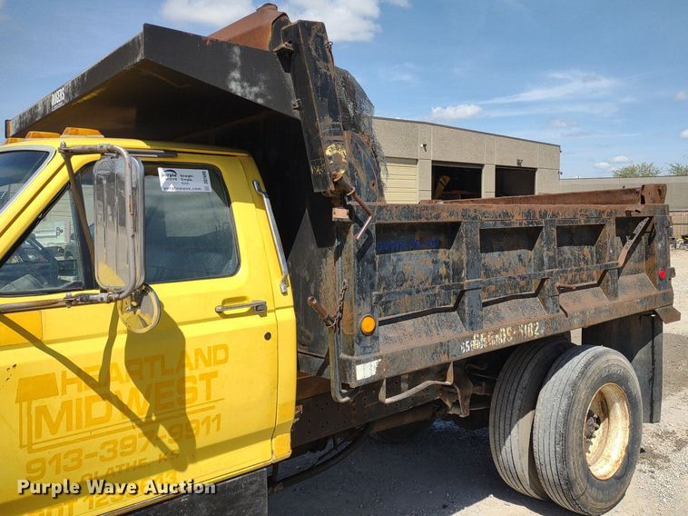 image for item DQ1699 1995 Ford F800  dump truck