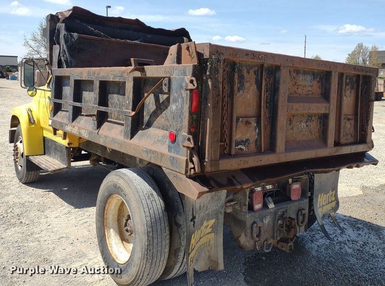 image for item DQ1699 1995 Ford F800  dump truck