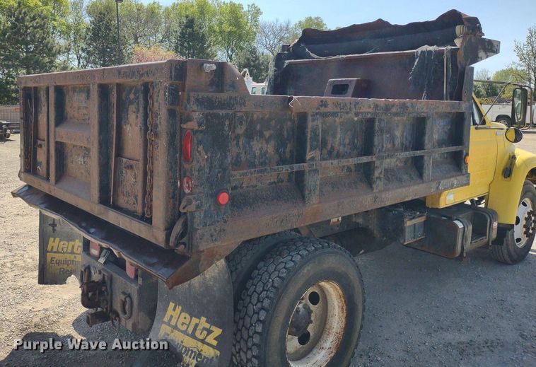 image for item DQ1699 1995 Ford F800  dump truck