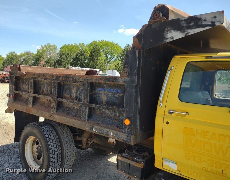 image for item DQ1699 1995 Ford F800  dump truck