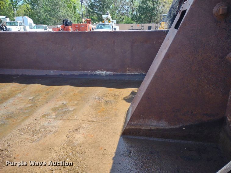 image for item DQ1699 1995 Ford F800  dump truck