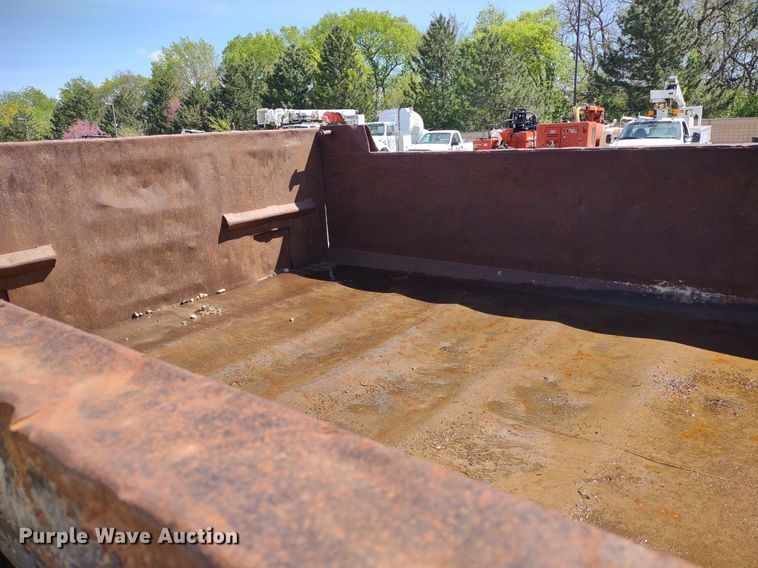 image for item DQ1699 1995 Ford F800  dump truck