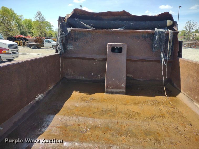 image for item DQ1699 1995 Ford F800  dump truck