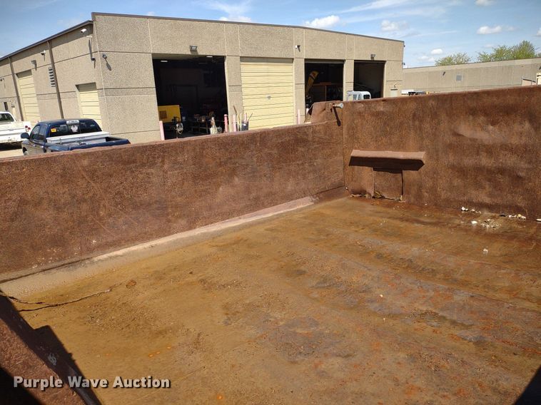 image for item DQ1699 1995 Ford F800  dump truck