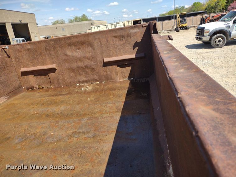 image for item DQ1699 1995 Ford F800  dump truck